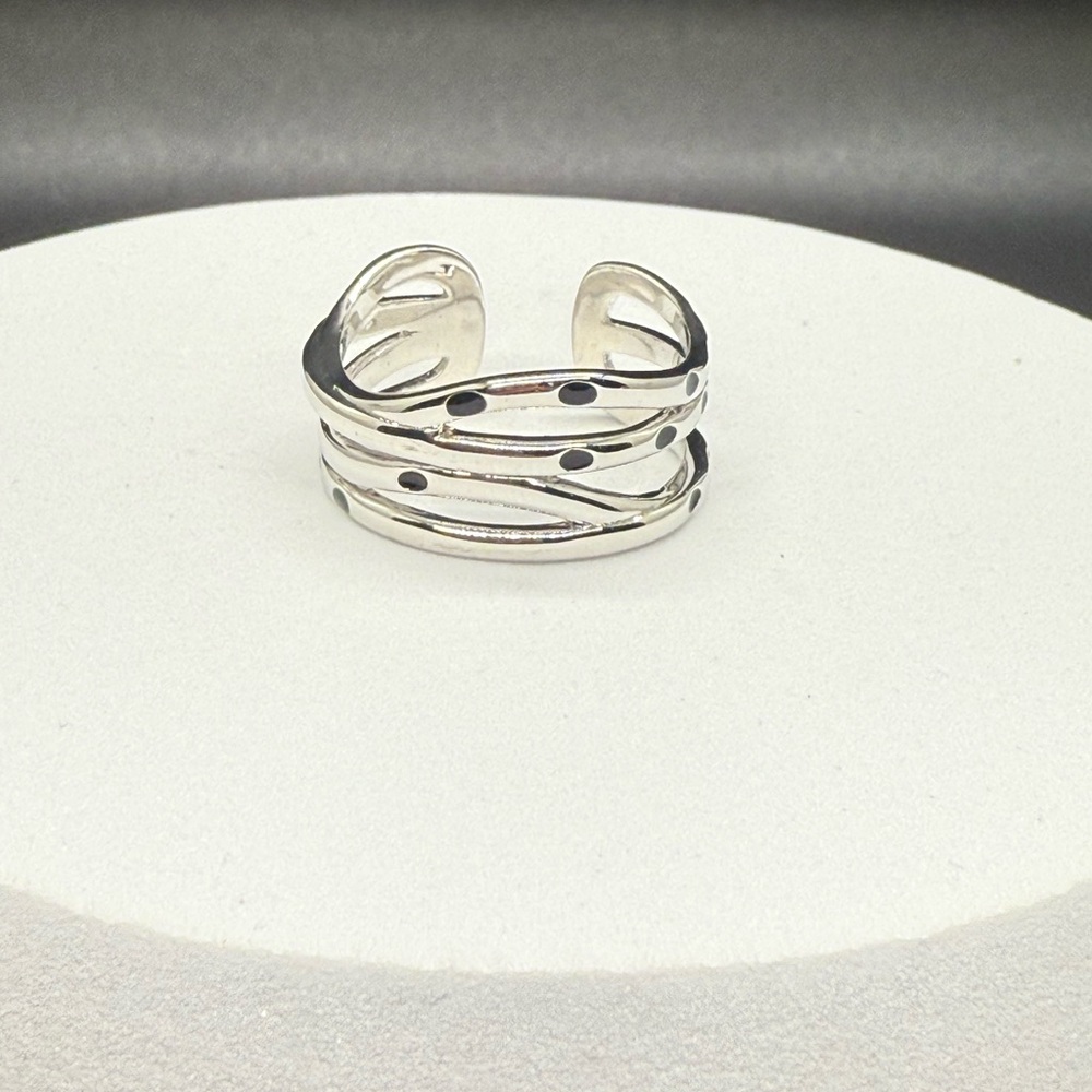 Stylish Silver and Black Women's Ring